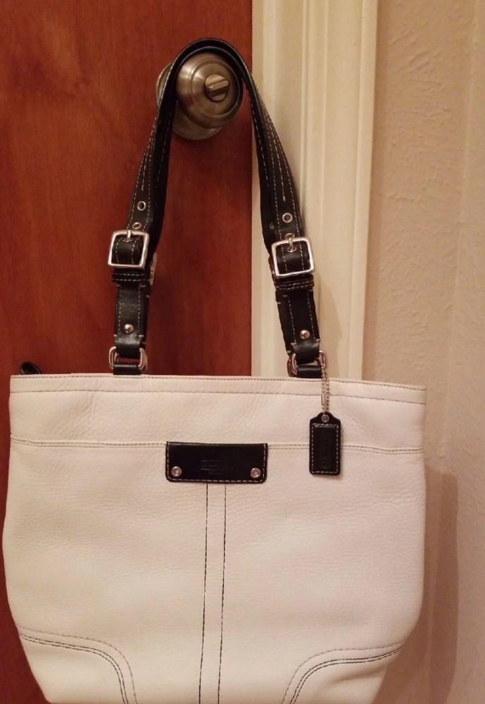 ON HOLDCoach Leather Shoulder Bag